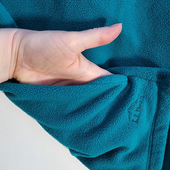 L.L. Bean Teal Fleece Jacket with Navy Pocket Size Med Pet. - Picture 4 of 4